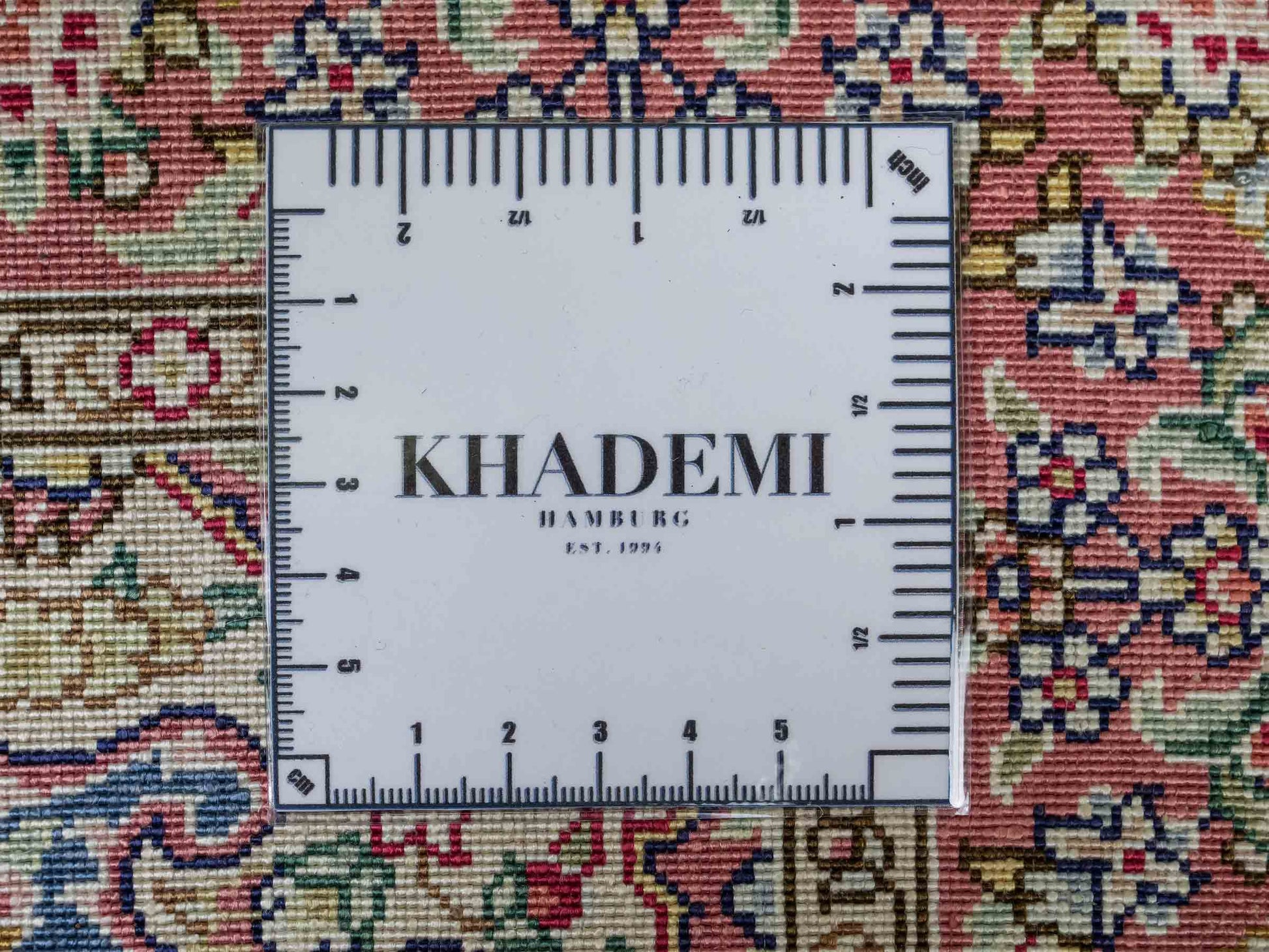 Sehr feiner, handgeknüpfter Khademi Orientteppich mit Hereke Design aus reiner Seide, blau, braun. 62x47 cm. Vertrieb durch Jupiter Intl.