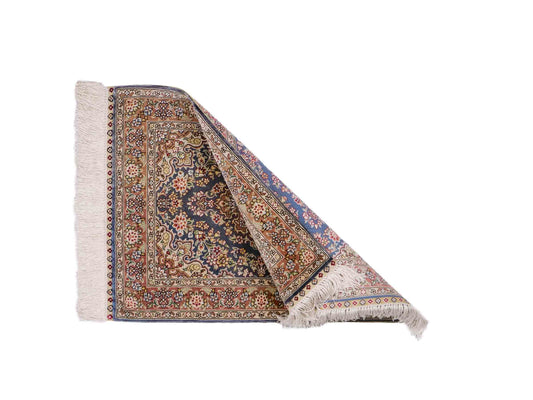 Sehr feiner, handgeknüpfter Khademi Orientteppich mit Hereke Design aus reiner Seide, blau, braun. 62x47 cm. Vertrieb durch Jupiter Intl.