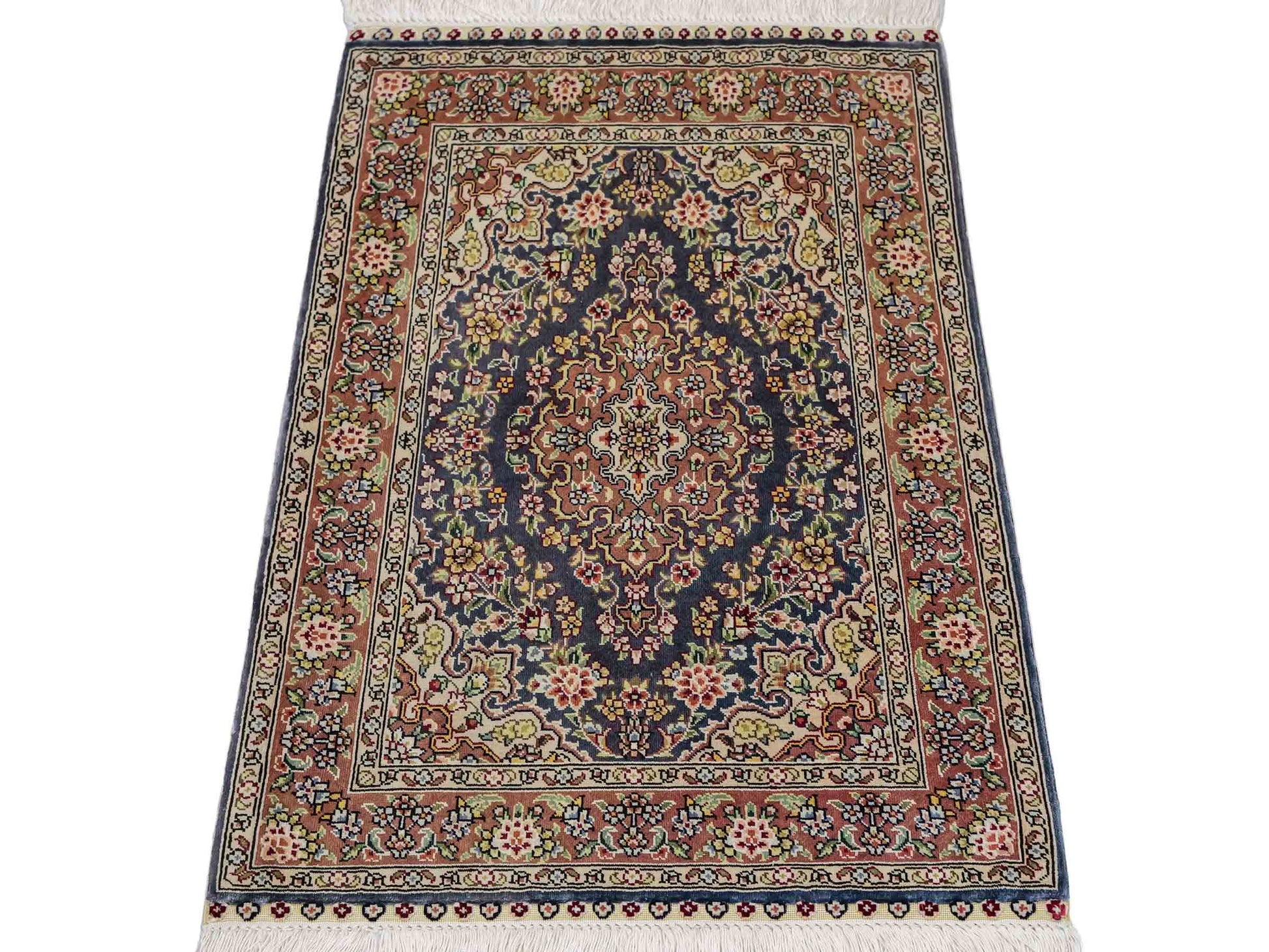 Sehr feiner, handgeknüpfter Khademi Orientteppich mit Hereke Design aus reiner Seide, blau, braun. 62x47 cm. Vertrieb durch Jupiter Intl.