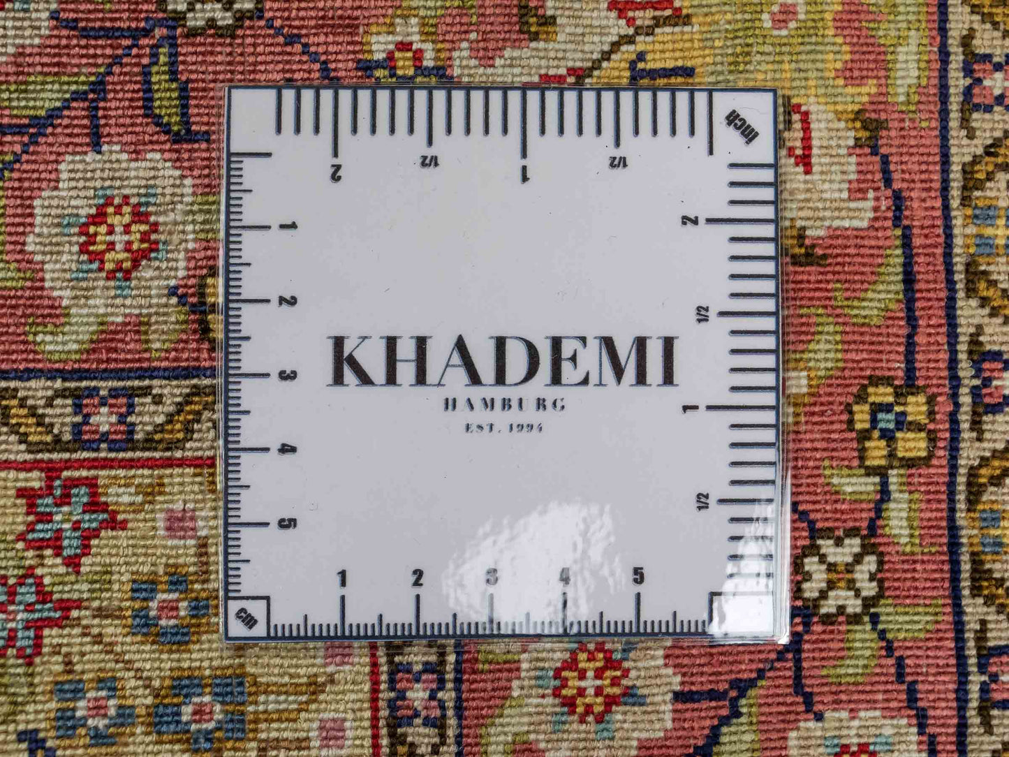 Sehr feiner, handgeknüpfter Khademi Orientteppich mit Hereke Design aus reiner Seide, creme, oliv, rosa. 62x48 cm. Vertrieb durch Jupiter Intl.