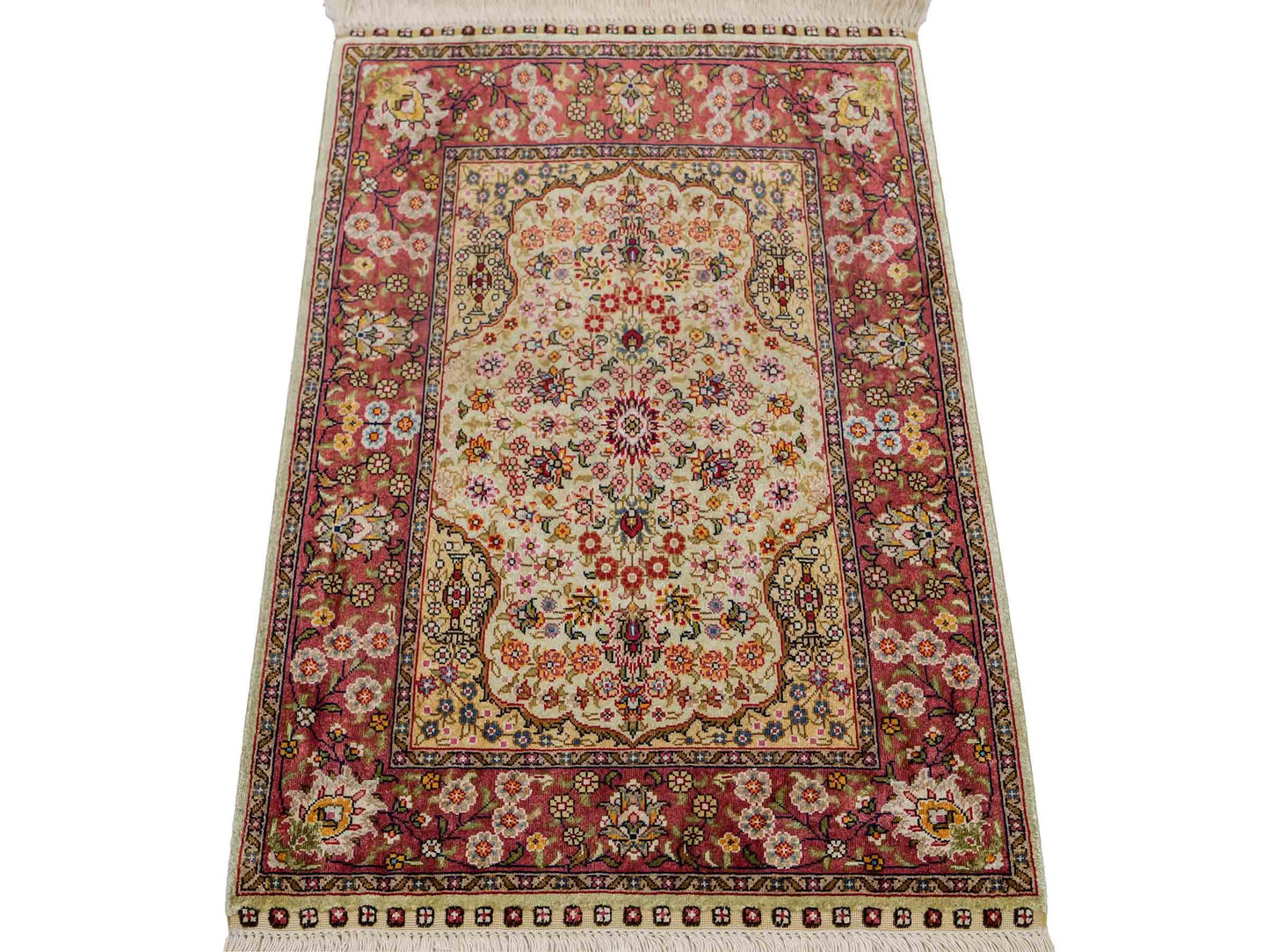 Sehr feiner, handgeknüpfter Khademi Orientteppich mit Hereke Design aus reiner Seide, creme, oliv, rosa. 62x48 cm. Vertrieb durch Jupiter Intl.