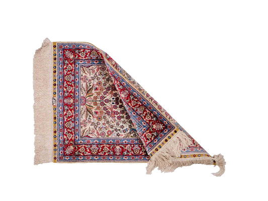 Sehr feiner, handgeknüpfter Khademi Orientteppich mit Hereke Design aus reiner Seide, creme, weiß, rot, blau. 63x47 cm. Vertrieb durch Jupiter Intl.