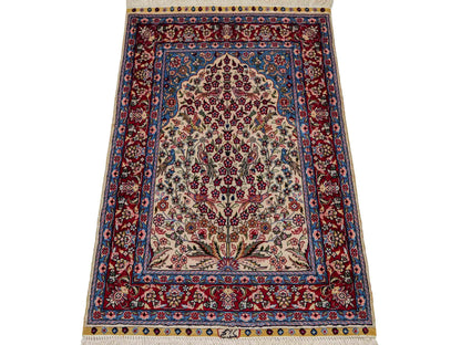 Sehr feiner, handgeknüpfter Khademi Orientteppich mit Hereke Design aus reiner Seide, creme, weiß, rot, blau. 63x47 cm. Vertrieb durch Jupiter Intl.