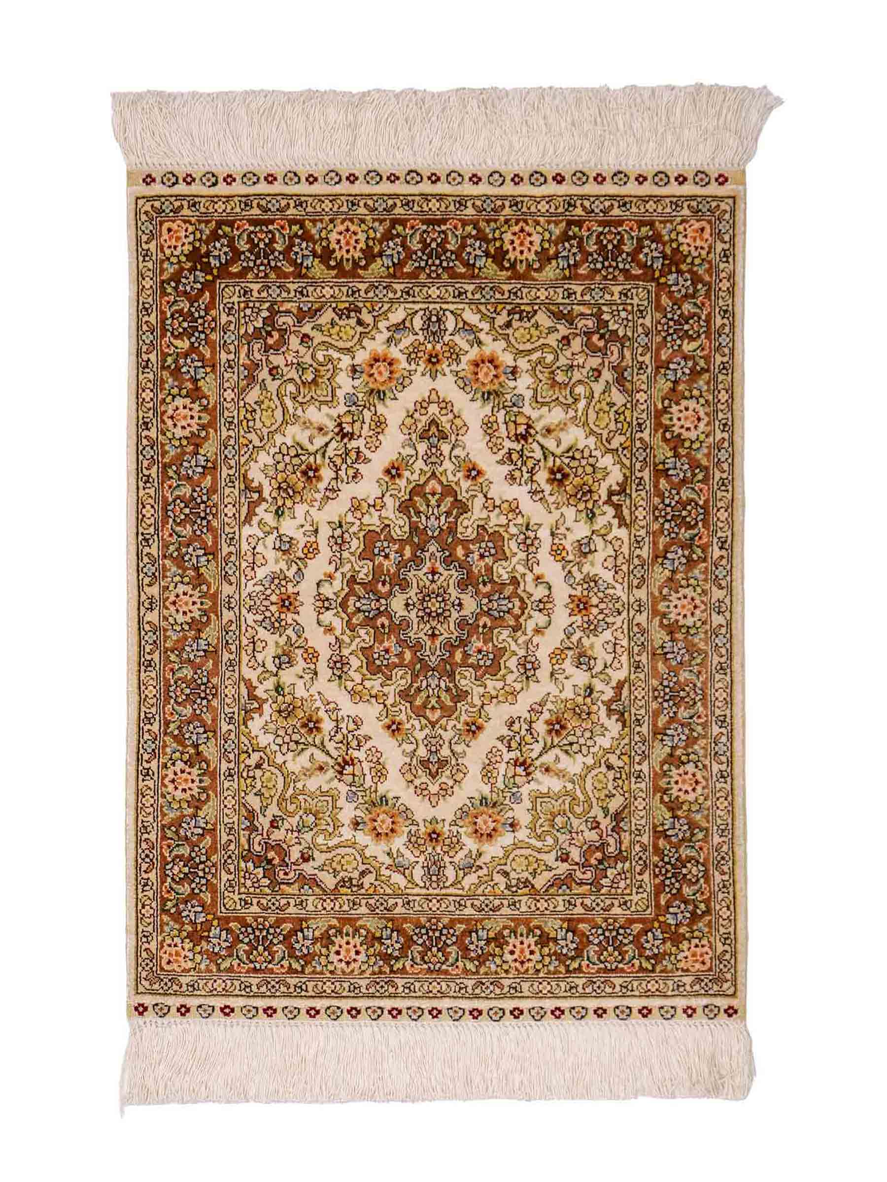 Sehr feiner, handgeknüpfter Khademi Orientteppich mit Hereke Design aus reiner Seide, creme. 64x46 cm. Vertrieb durch Jupiter Intl.