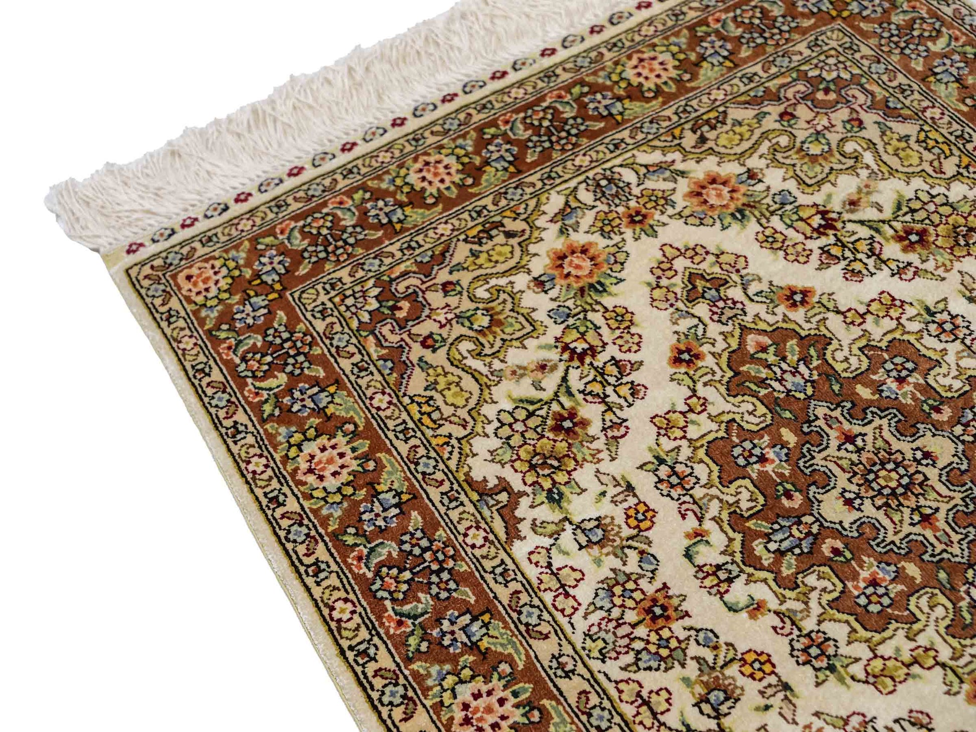 Sehr feiner, handgeknüpfter Khademi Orientteppich mit Hereke Design aus reiner Seide, creme. 64x46 cm. Vertrieb durch Jupiter Intl.