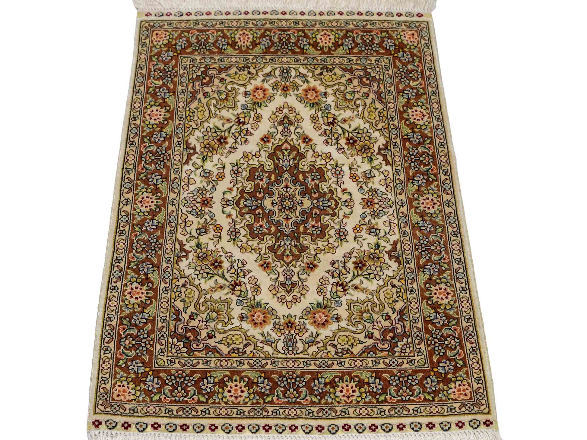 Sehr feiner, handgeknüpfter Khademi Orientteppich mit Hereke Design aus reiner Seide, creme. 64x46 cm. Vertrieb durch Jupiter Intl.