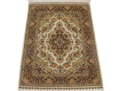 Sehr feiner, handgeknüpfter Khademi Orientteppich mit Hereke Design aus reiner Seide, creme. 64x46 cm. Vertrieb durch Jupiter Intl.