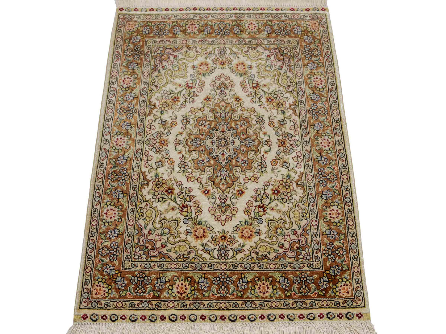 Sehr feiner, handgeknüpfter Khademi Orientteppich mit Hereke Design aus reiner Seide, creme. 64x46 cm. Vertrieb durch Jupiter Intl.