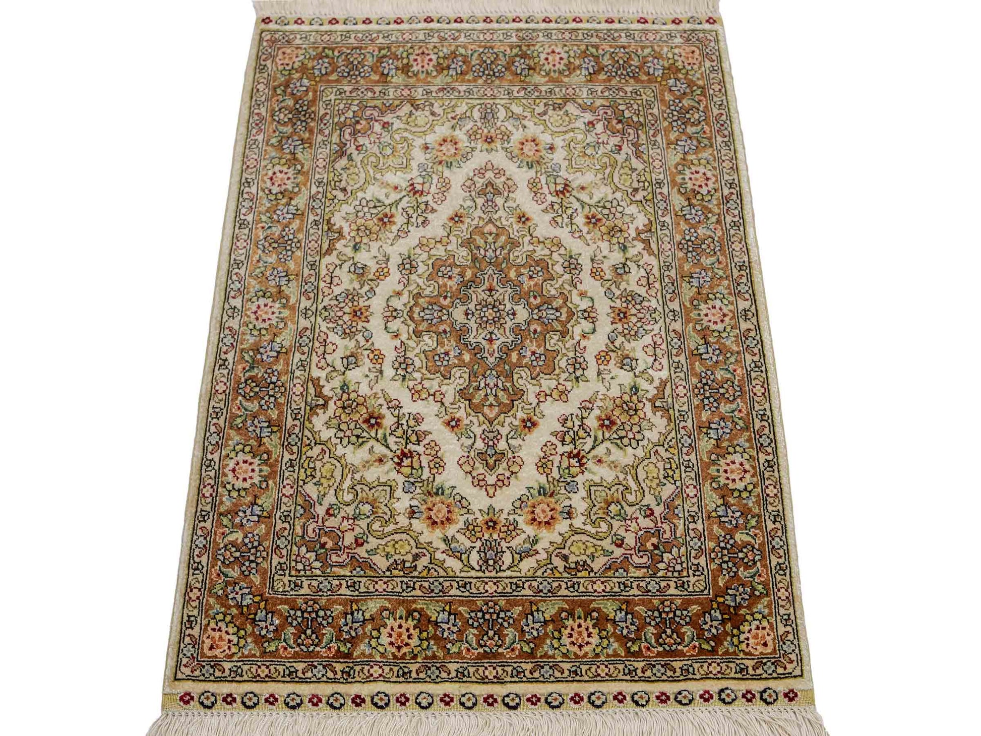 Sehr feiner, handgeknüpfter Khademi Orientteppich mit Hereke Design aus reiner Seide, creme. 64x46 cm. Vertrieb durch Jupiter Intl.