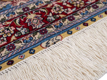 Sehr feiner, handgeknüpfter Khademi Orientteppich mit Hereke Design aus reiner Seide, blau, rot, creme. 65x47 cm. Vertrieb durch Jupiter Intl.