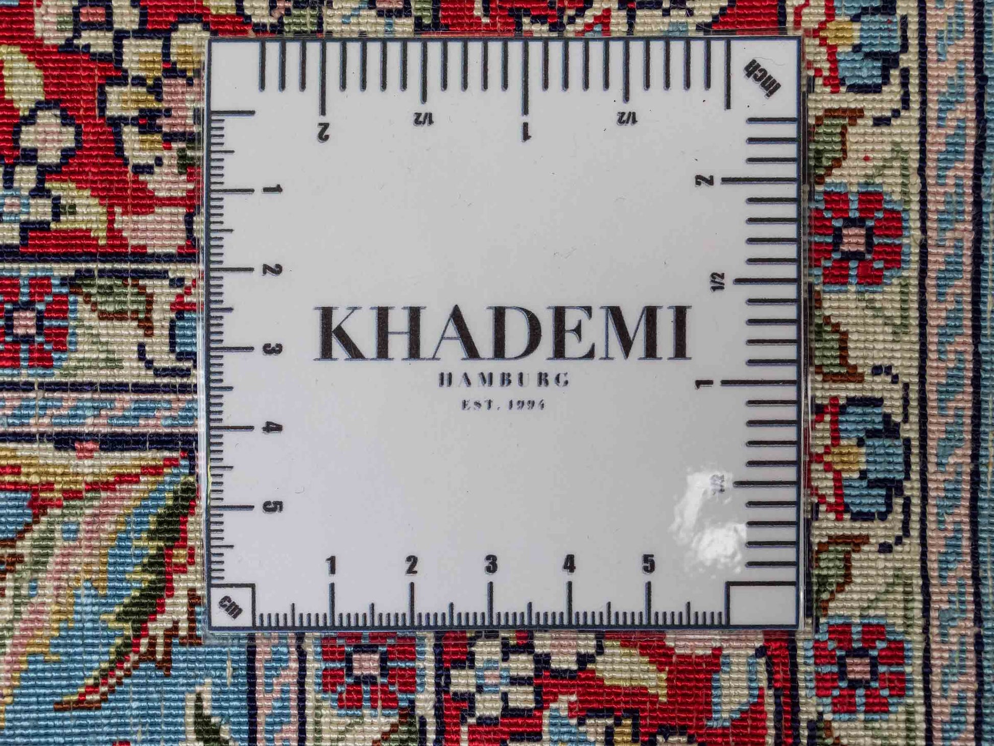 Sehr feiner, handgeknüpfter Khademi Orientteppich mit Hereke Design aus reiner Seide, blau, rot, creme. 65x47 cm. Vertrieb durch Jupiter Intl.