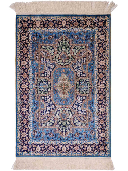 Sehr feiner, handgeknüpfter Khademi Orientteppich mit Hereke Design aus reiner Seide, blau. 92x62 cm. Vertrieb durch Jupiter Intl.
