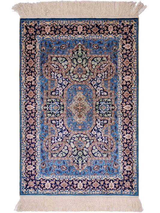 Sehr feiner, handgeknüpfter Khademi Orientteppich mit Hereke Design aus reiner Seide, blau. 92x62 cm. Vertrieb durch Jupiter Intl.