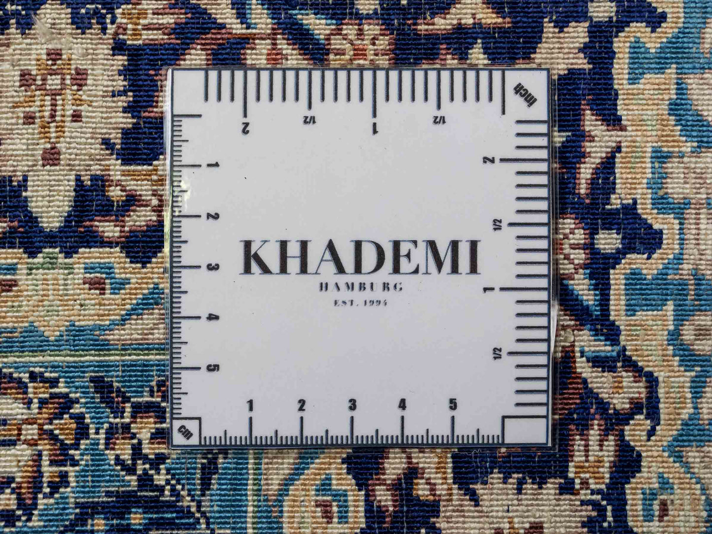 Sehr feiner, handgeknüpfter Khademi Orientteppich mit Hereke Design aus reiner Seide, blau. 92x62 cm. Vertrieb durch Jupiter Intl.