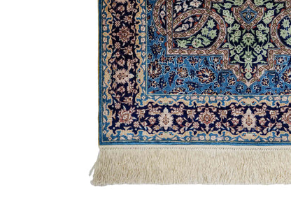Sehr feiner, handgeknüpfter Khademi Orientteppich mit Hereke Design aus reiner Seide, blau. 92x62 cm. Vertrieb durch Jupiter Intl.