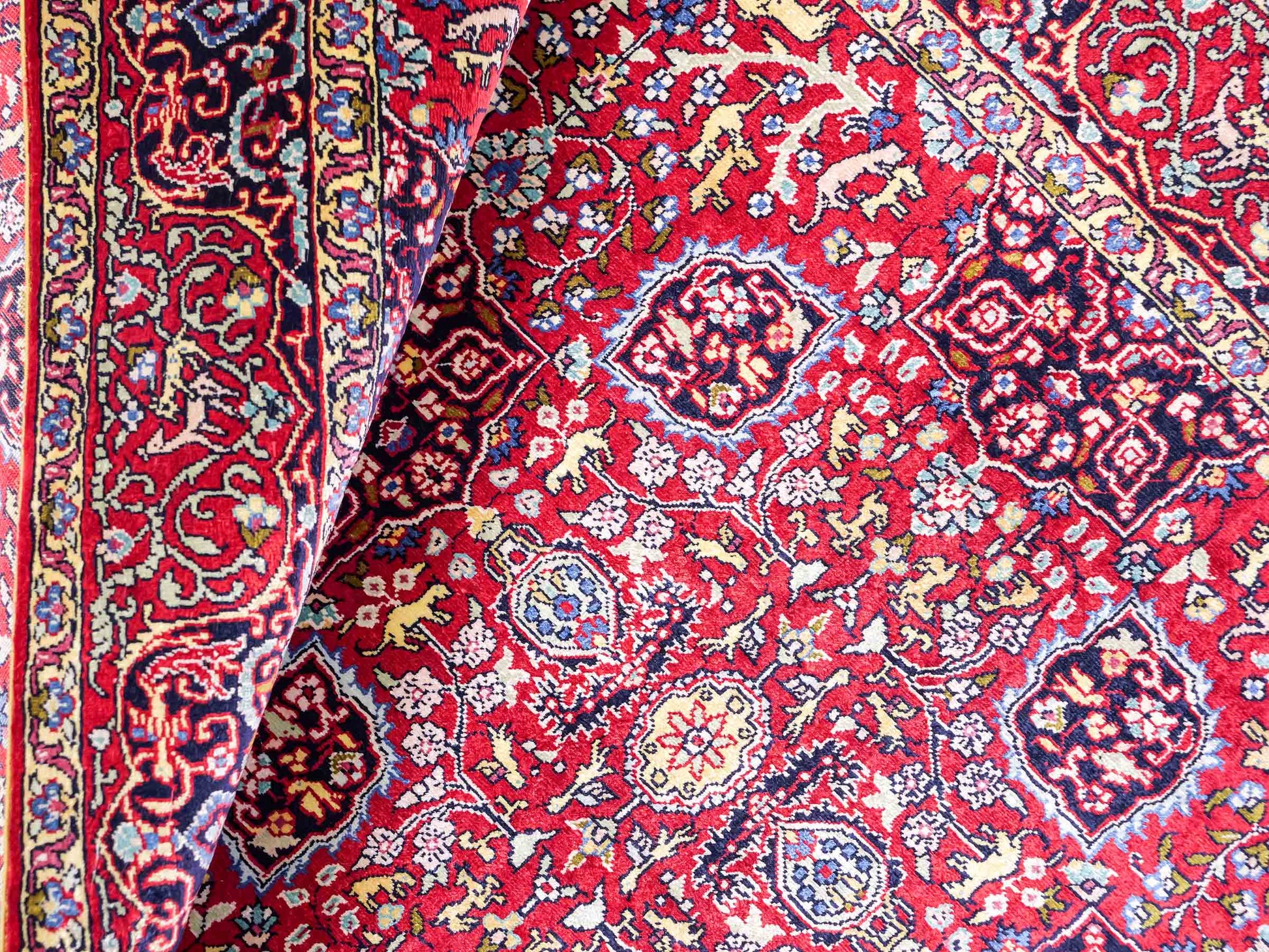 Sehr feiner, handgeknüpfter Khademi Orientteppich mit Hereke Design aus reiner Seide, rot. 92x62 cm. Vertrieb durch Jupiter Intl.