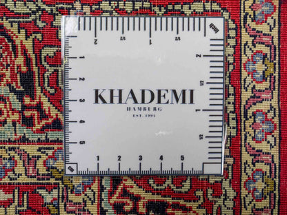 Sehr feiner, handgeknüpfter Khademi Orientteppich mit Hereke Design aus reiner Seide, rot. 92x62 cm. Vertrieb durch Jupiter Intl.