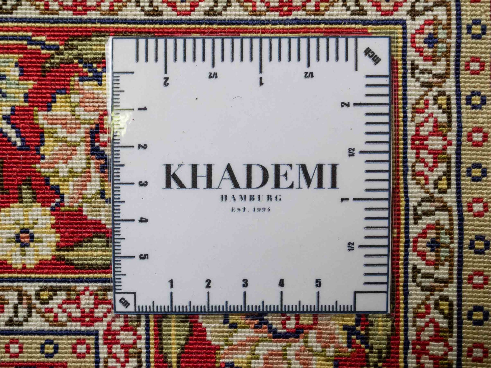 Sehr feiner, handgeknüpfter Khademi Orientteppich mit Hereke Design aus reiner Seide, blau, rot. 92x62 cm. Vertrieb durch Jupiter Intl.