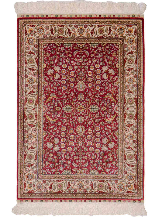 Sehr feiner, handgeknüpfter Khademi Orientteppich mit Hereke Design aus reiner Seide, rot, creme. 92x62 cm. Vertrieb durch Jupiter Intl.