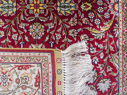 Sehr feiner, handgeknüpfter Khademi Orientteppich mit Hereke Design aus reiner Seide, rot, creme. 92x62 cm. Vertrieb durch Jupiter Intl.
