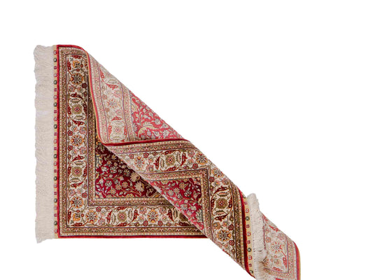 Sehr feiner, handgeknüpfter Khademi Orientteppich mit Hereke Design aus reiner Seide, rot, creme. 92x62 cm. Vertrieb durch Jupiter Intl.