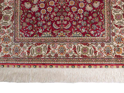 Sehr feiner, handgeknüpfter Khademi Orientteppich mit Hereke Design aus reiner Seide, rot, creme. 92x62 cm. Vertrieb durch Jupiter Intl.