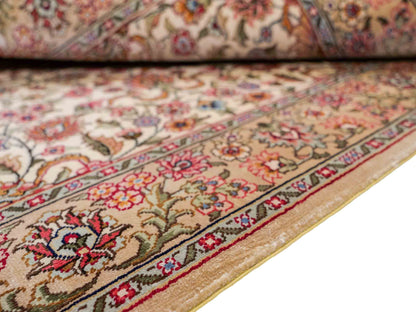 Sehr feiner, handgeknüpfter Khademi Orientteppich mit Hereke Design aus reiner Seide, beige, creme, weiß. 92x63 cm. Vertrieb durch Jupiter Intl.