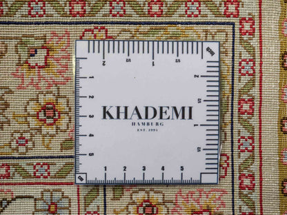 Sehr feiner, handgeknüpfter Khademi Orientteppich mit Hereke Design aus reiner Seide, beige, creme, weiß. 92x63 cm. Vertrieb durch Jupiter Intl.