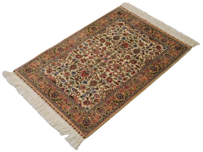 Sehr feiner, handgeknüpfter Khademi Orientteppich mit Hereke Design aus reiner Seide, beige, creme, weiß. 92x63 cm. Vertrieb durch Jupiter Intl.