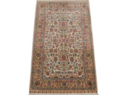 Sehr feiner, handgeknüpfter Khademi Orientteppich mit Hereke Design aus reiner Seide, beige, creme, weiß. 92x63 cm. Vertrieb durch Jupiter Intl.