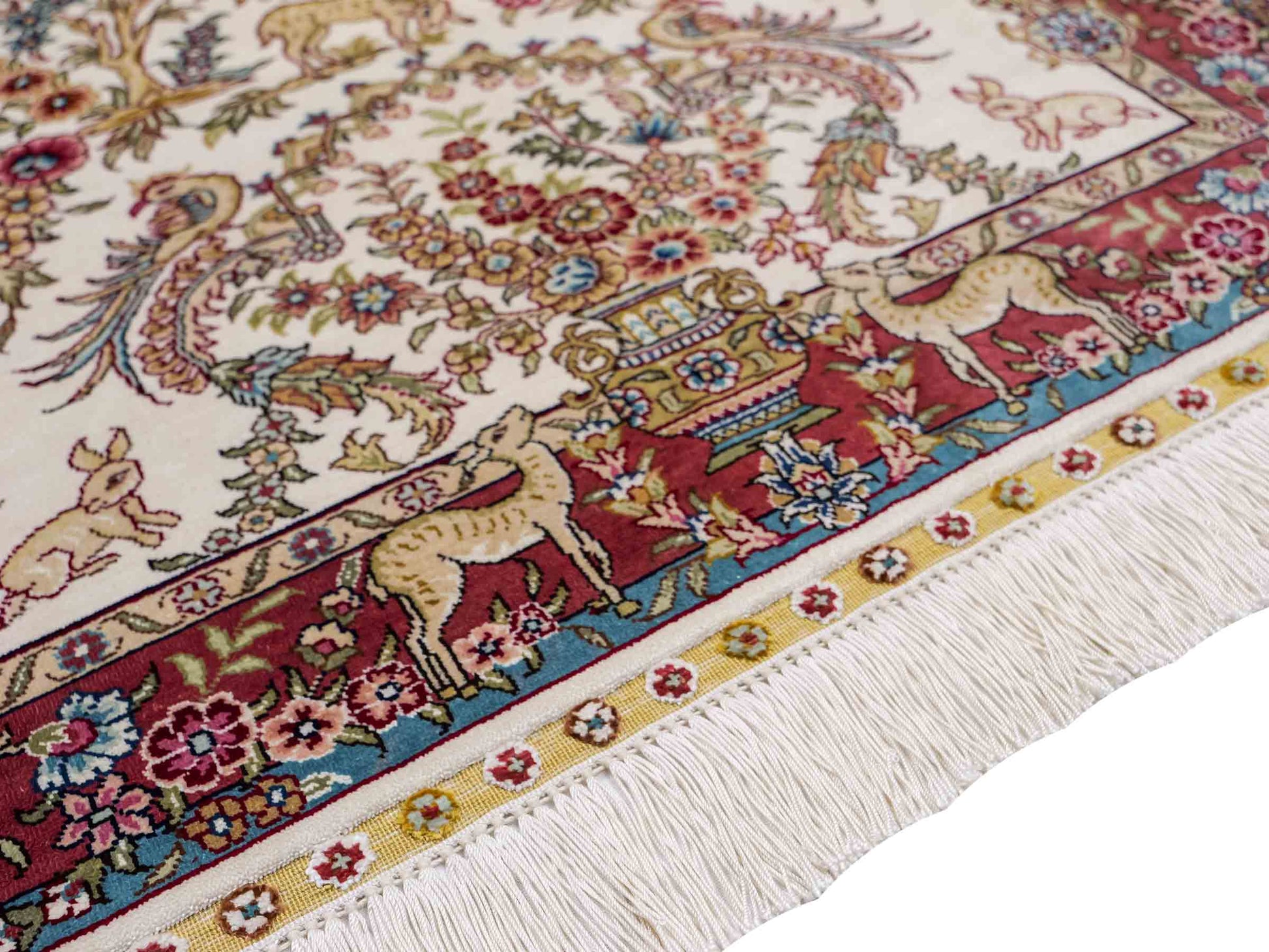 Sehr feiner, handgeknüpfter Khademi Orientteppich mit Hereke Design aus reiner Seide, creme, weiß, rosa, blau. 92x63 cm. Vertrieb durch Jupiter Intl.