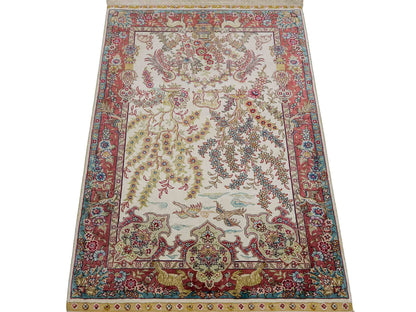 Sehr feiner, handgeknüpfter Khademi Orientteppich mit Hereke Design aus reiner Seide, creme, weiß, rosa, blau. 92x63 cm. Vertrieb durch Jupiter Intl.