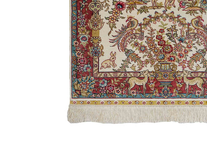 Sehr feiner, handgeknüpfter Khademi Orientteppich mit Hereke Design aus reiner Seide, creme, weiß, rosa, blau. 92x63 cm. Vertrieb durch Jupiter Intl.