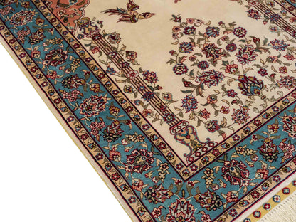 Sehr feiner, handgeknüpfter Khademi Orientteppich mit Hereke Design aus reiner Seide, creme, weiß, blau. 92x63 cm. Vertrieb durch Jupiter Intl.