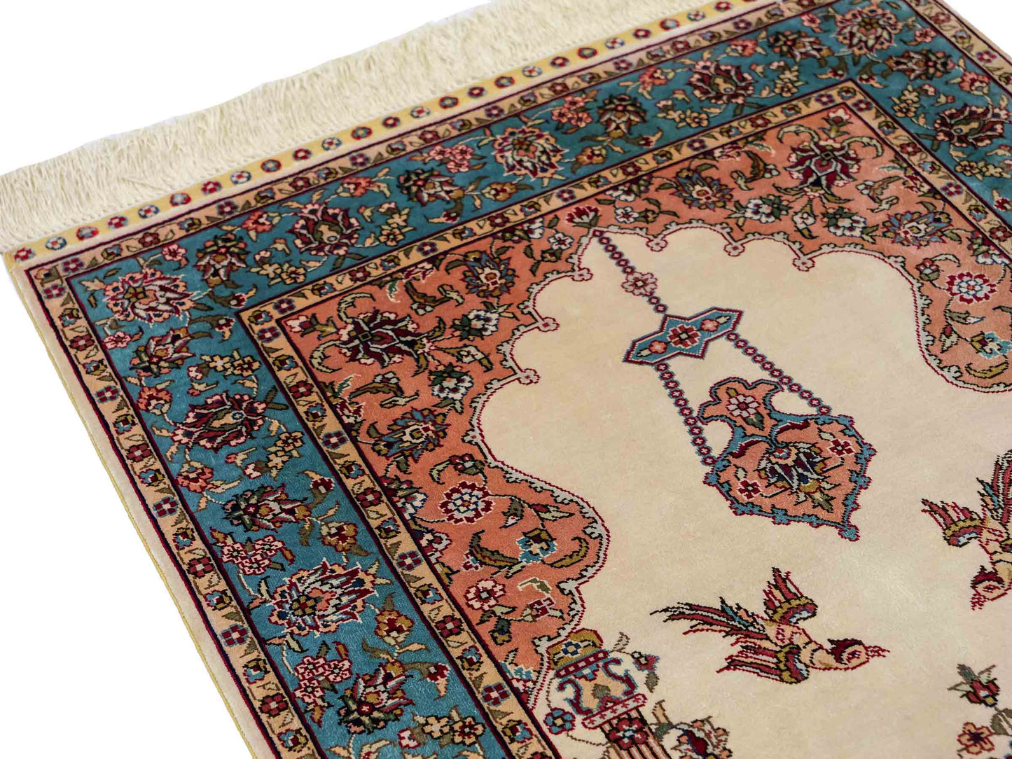 Sehr feiner, handgeknüpfter Khademi Orientteppich mit Hereke Design aus reiner Seide, creme, weiß, blau. 92x63 cm. Vertrieb durch Jupiter Intl.