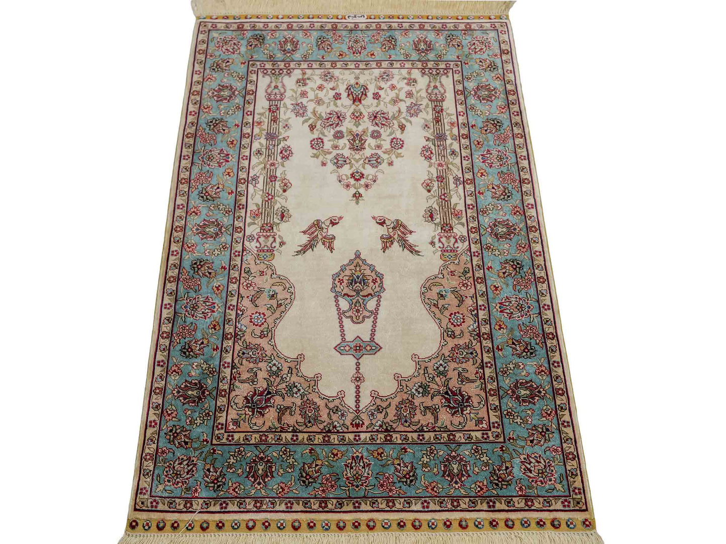 Sehr feiner, handgeknüpfter Khademi Orientteppich mit Hereke Design aus reiner Seide, creme, weiß, blau. 92x63 cm. Vertrieb durch Jupiter Intl.