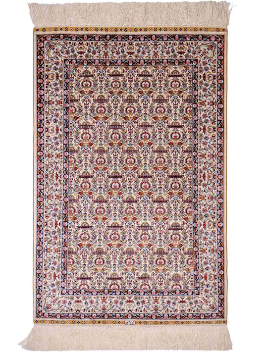 Sehr feiner, handgeknüpfter Khademi Orientteppich mit Hereke Design aus reiner Seide, weiß, creme. 93x61 cm. Vertrieb durch Jupiter Intl.