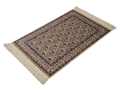 Sehr feiner, handgeknüpfter Khademi Orientteppich mit Hereke Design aus reiner Seide, weiß, creme. 93x61 cm. Vertrieb durch Jupiter Intl.