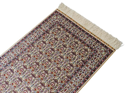 Sehr feiner, handgeknüpfter Khademi Orientteppich mit Hereke Design aus reiner Seide, weiß, creme. 93x61 cm. Vertrieb durch Jupiter Intl.