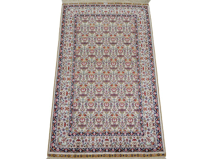 Sehr feiner, handgeknüpfter Khademi Orientteppich mit Hereke Design aus reiner Seide, weiß, creme. 93x61 cm. Vertrieb durch Jupiter Intl.