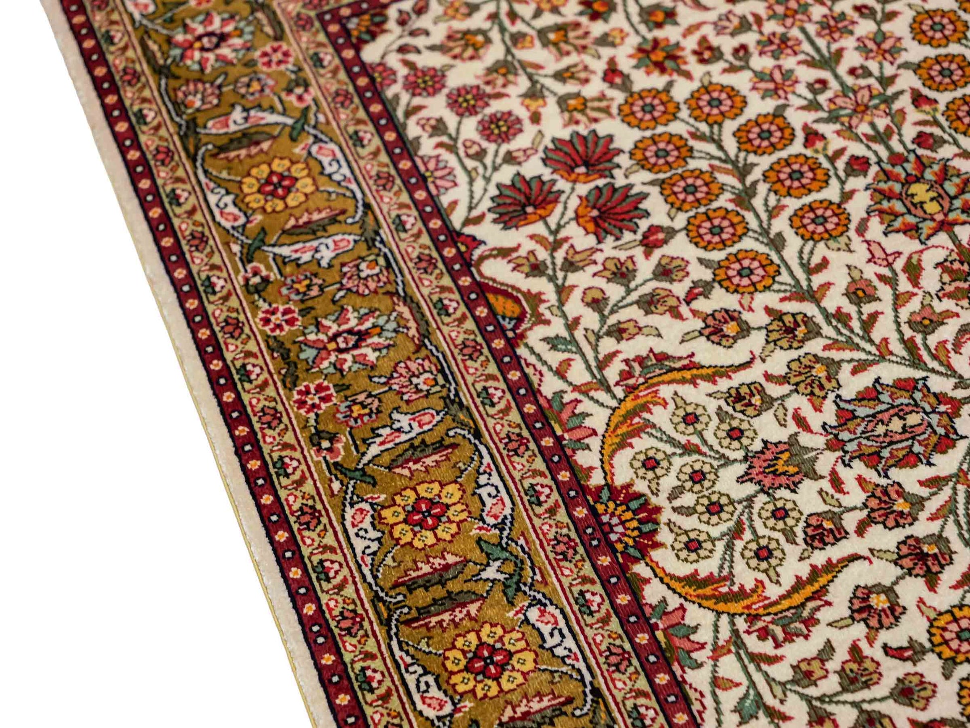 Sehr feiner, handgeknüpfter Khademi Orientteppich mit Hereke Design aus reiner Seide, creme, beige, weiß. Vertrieb durch Jupiter Intl.