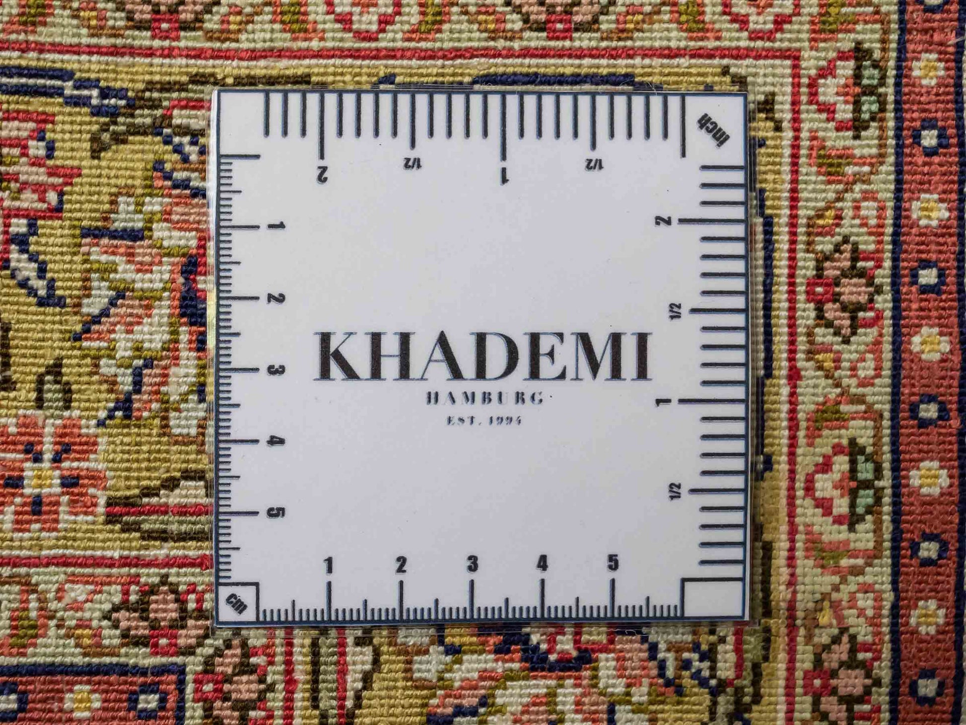 Sehr feiner, handgeknüpfter Khademi Orientteppich mit Hereke Design aus reiner Seide, creme, beige, weiß. Vertrieb durch Jupiter Intl.