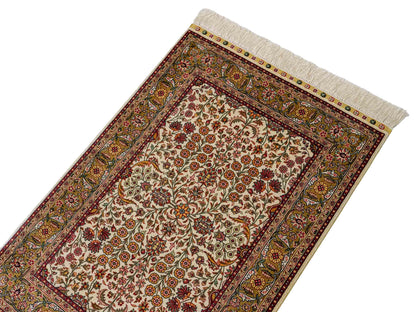 Sehr feiner, handgeknüpfter Khademi Orientteppich mit Hereke Design aus reiner Seide, creme, beige, weiß. Vertrieb durch Jupiter Intl.