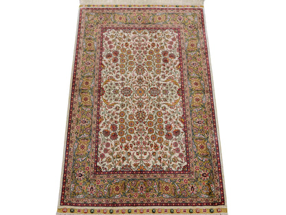Sehr feiner, handgeknüpfter Khademi Orientteppich mit Hereke Design aus reiner Seide, creme, beige, weiß. Vertrieb durch Jupiter Intl.