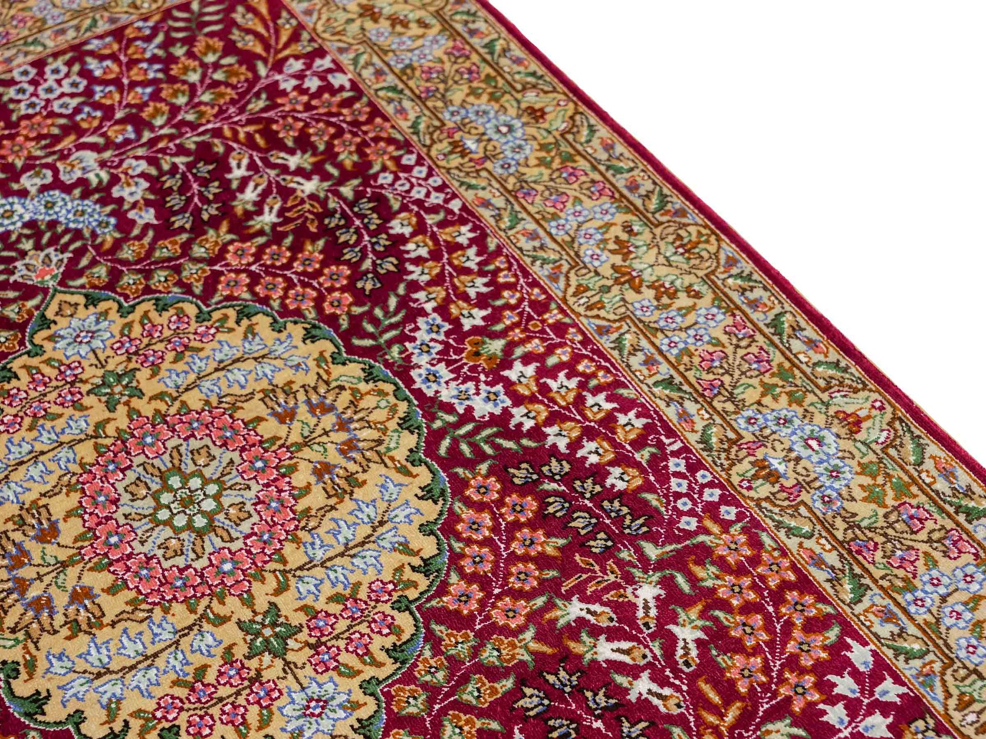 Sehr feiner, handgeknüpfter Khademi Orientteppich mit Hereke Design aus reiner Seide, rot, creme. 93x63 cm. Vertrieb durch Jupiter Intl.