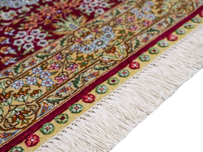 Sehr feiner, handgeknüpfter Khademi Orientteppich mit Hereke Design aus reiner Seide, rot, creme. 93x63 cm. Vertrieb durch Jupiter Intl.