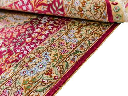 Sehr feiner, handgeknüpfter Khademi Orientteppich mit Hereke Design aus reiner Seide, rot, creme. 93x63 cm. Vertrieb durch Jupiter Intl.