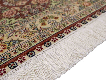 Sehr feiner, handgeknüpfter Khademi Orientteppich mit Hereke Design aus reiner Seide, rosa, creme. 93x63 cm. Vertrieb durch Jupiter Intl.