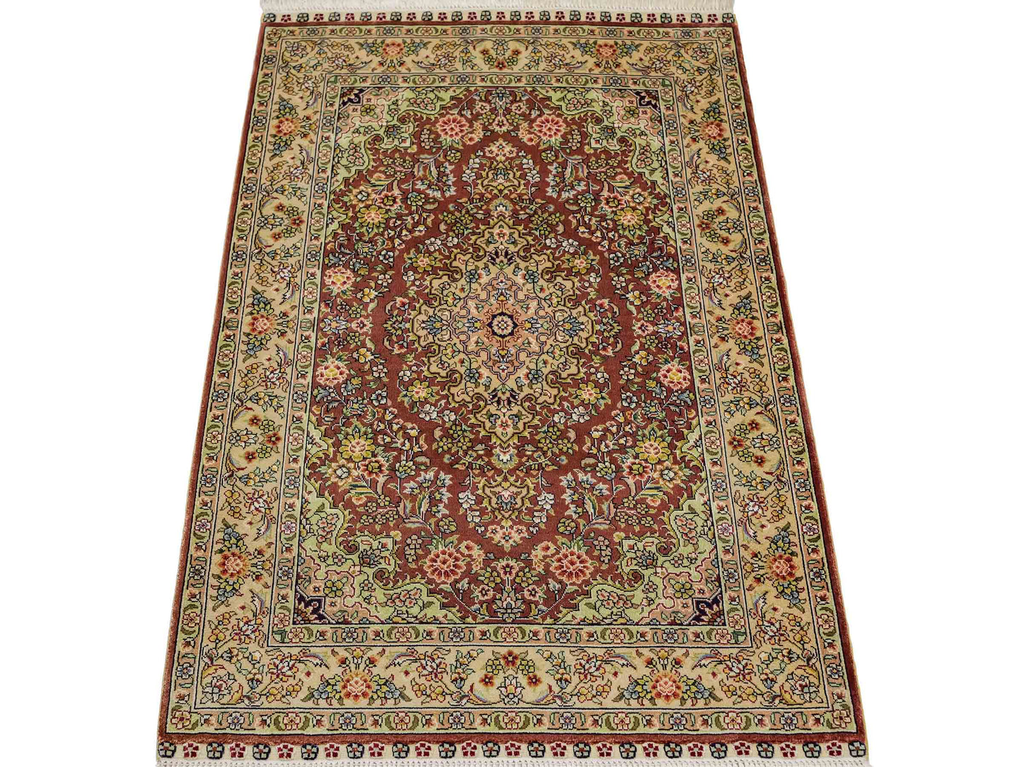 Sehr feiner, handgeknüpfter Khademi Orientteppich mit Hereke Design aus reiner Seide, rosa, creme. 93x63 cm. Vertrieb durch Jupiter Intl.