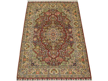 Sehr feiner, handgeknüpfter Khademi Orientteppich mit Hereke Design aus reiner Seide, rosa, creme. 93x63 cm. Vertrieb durch Jupiter Intl.